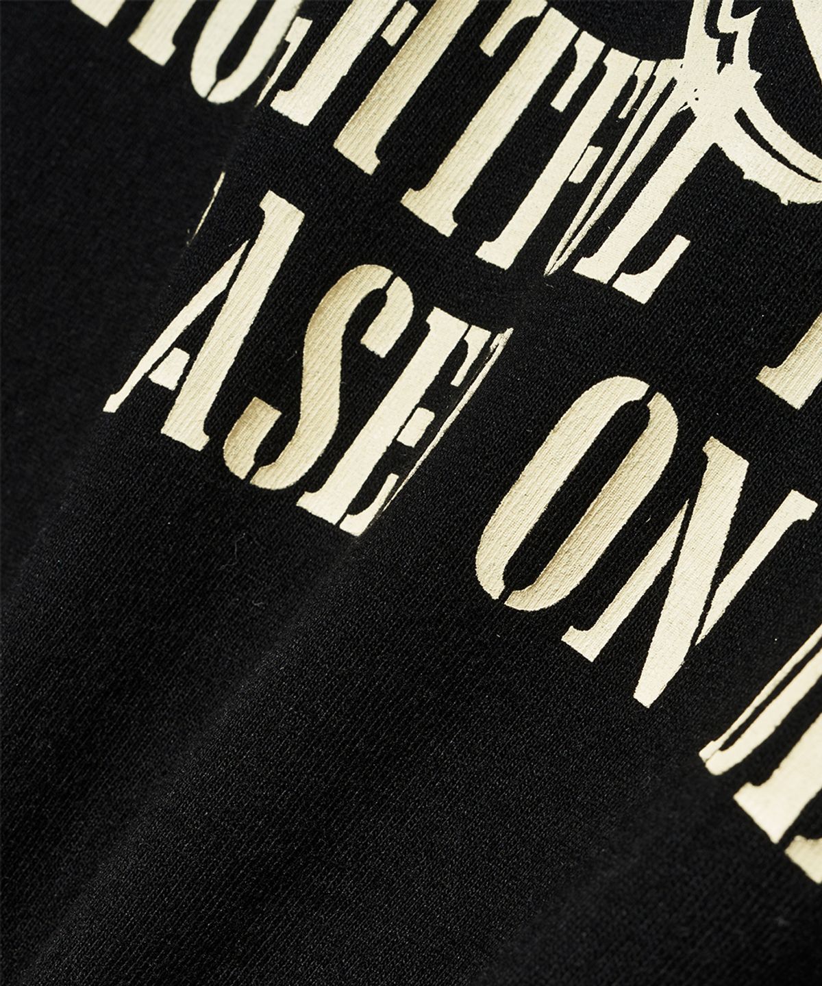 메종미네드(MAISON MINED) DOODLE HEART HALF T BLACK