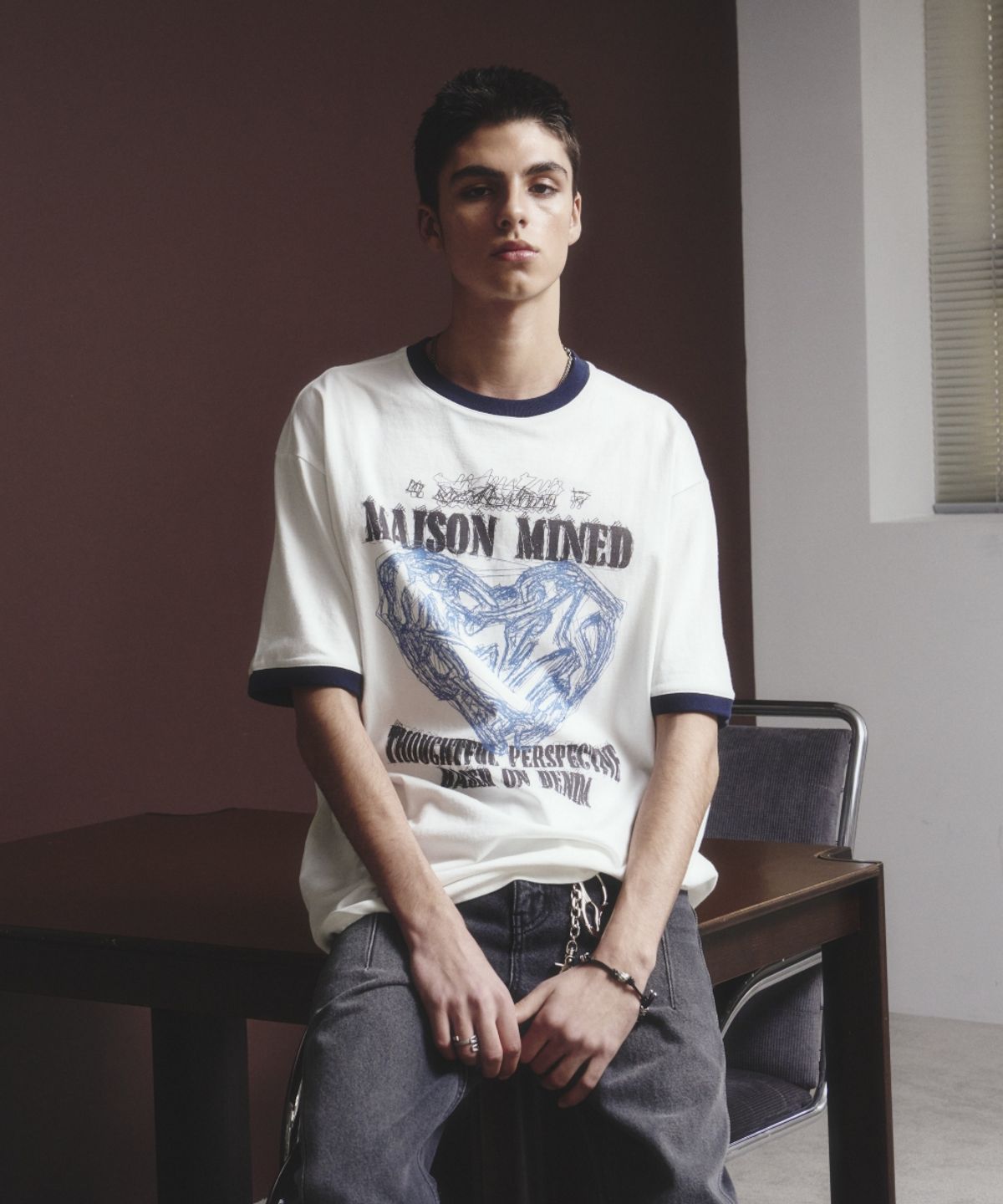 메종미네드(MAISON MINED) DOODLE HEART RINGER HALF T WHITE
