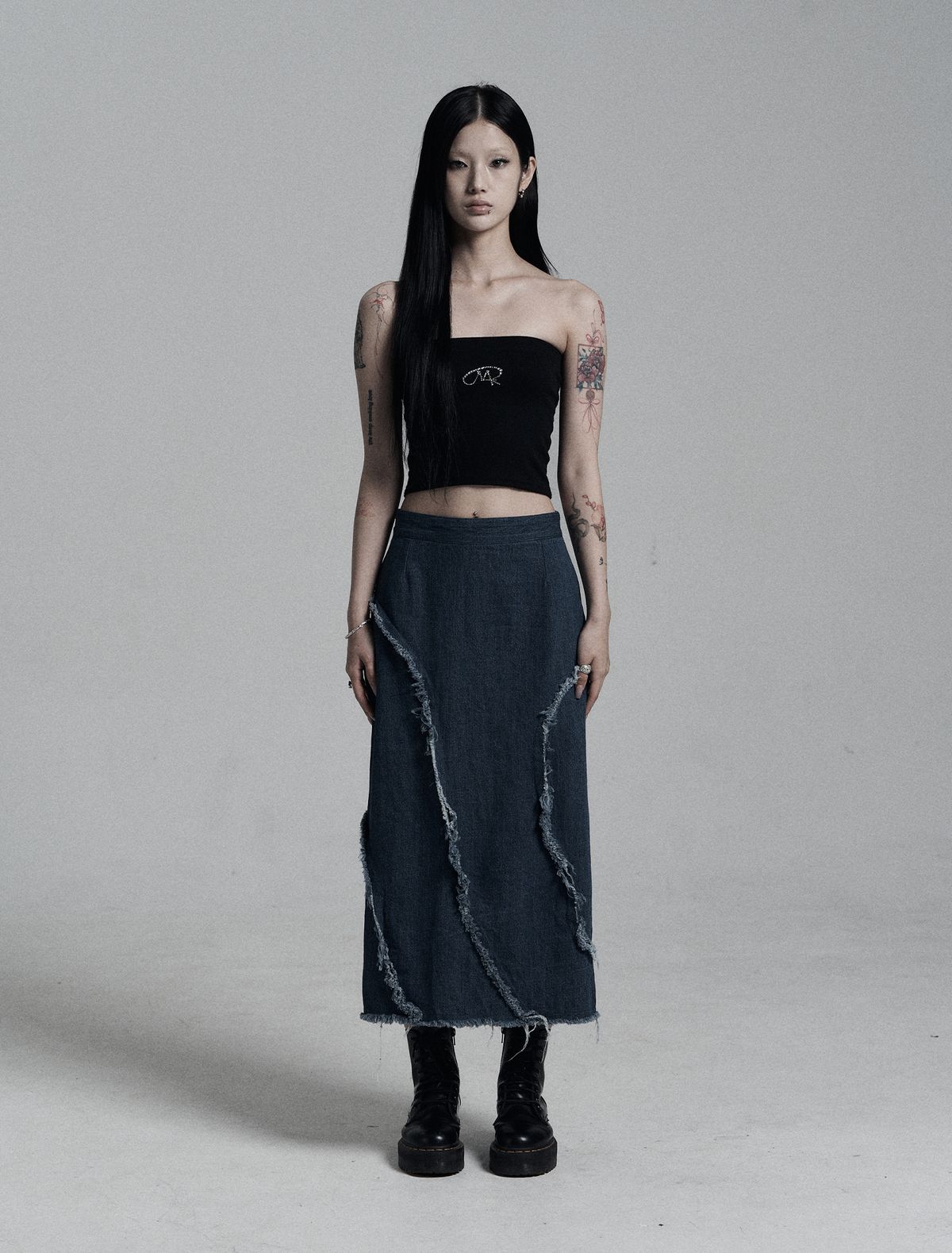미트라(MITRA) 파도 데미지 데님 롱스커트 _ Indigo