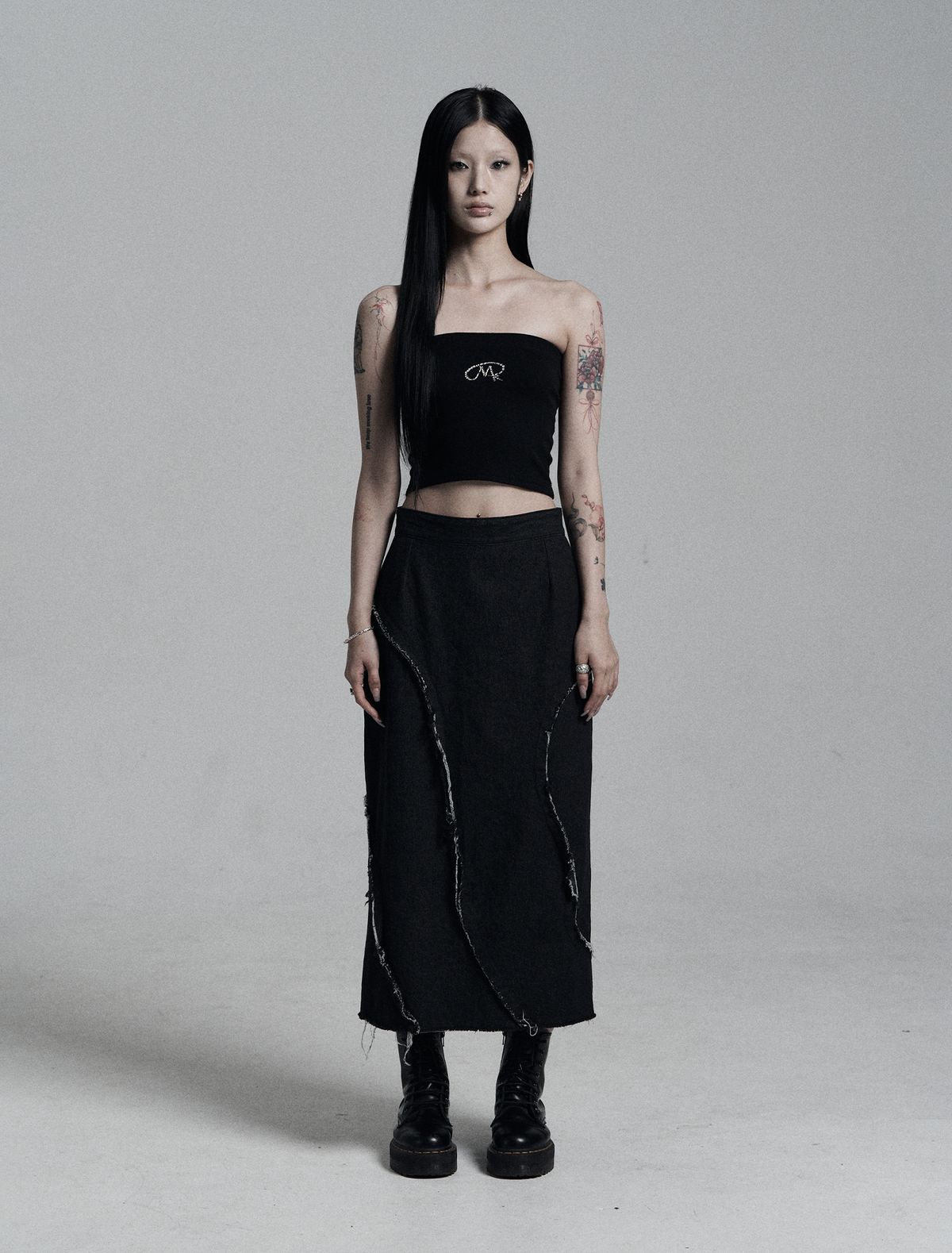 미트라(MITRA) 파도 데미지 데님 롱스커트 _ Black