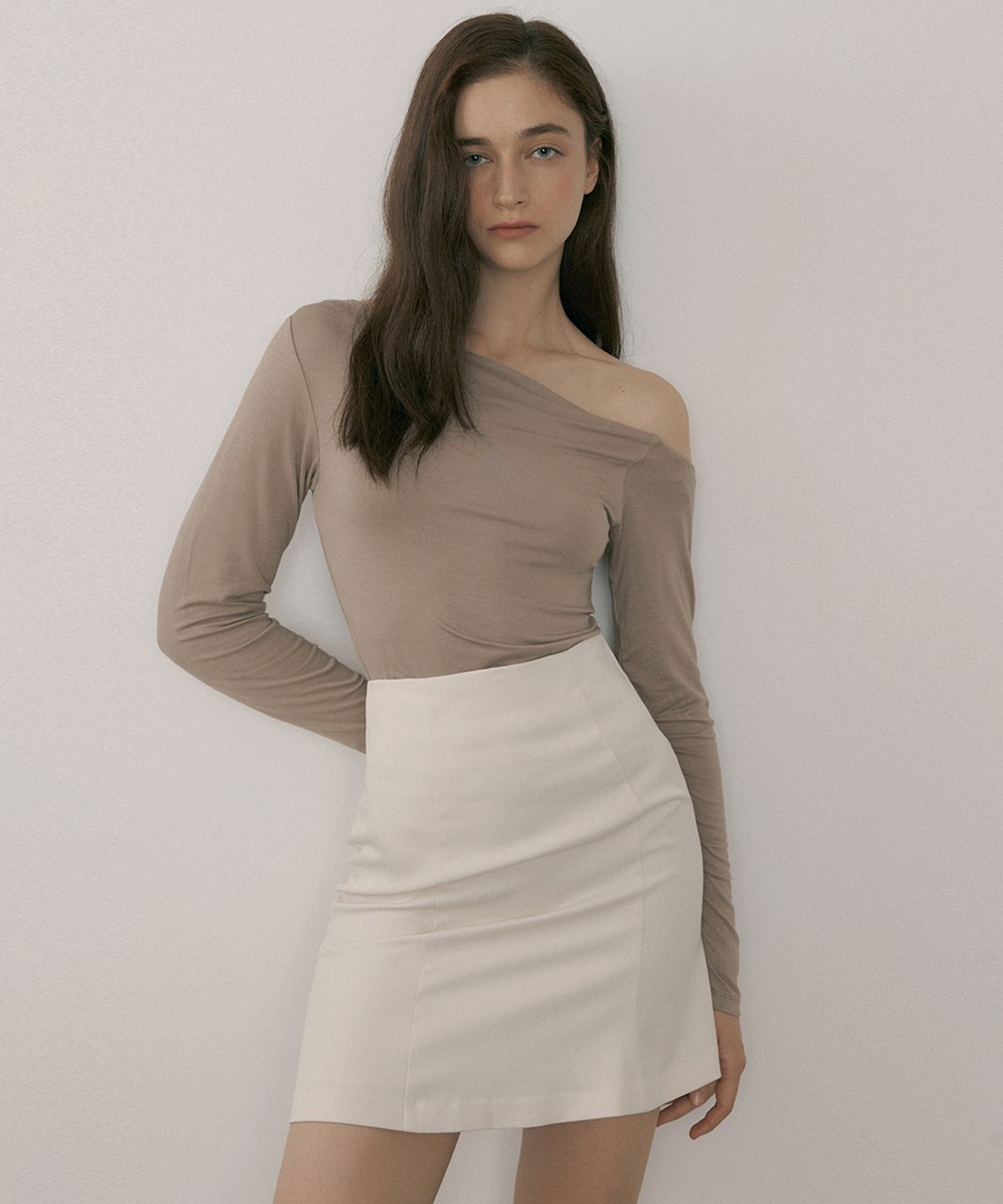 리올그(REORG) MOR BELL FLARE MINI SKIRT CREAM