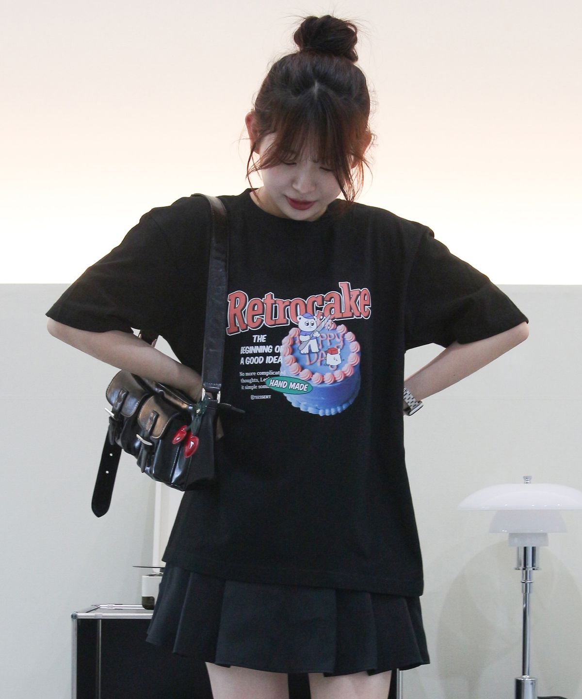 티저트(TEESSERT) 레트로케이크 오버핏 프린팅 면 반팔티 (화이트,블랙) DS_03
