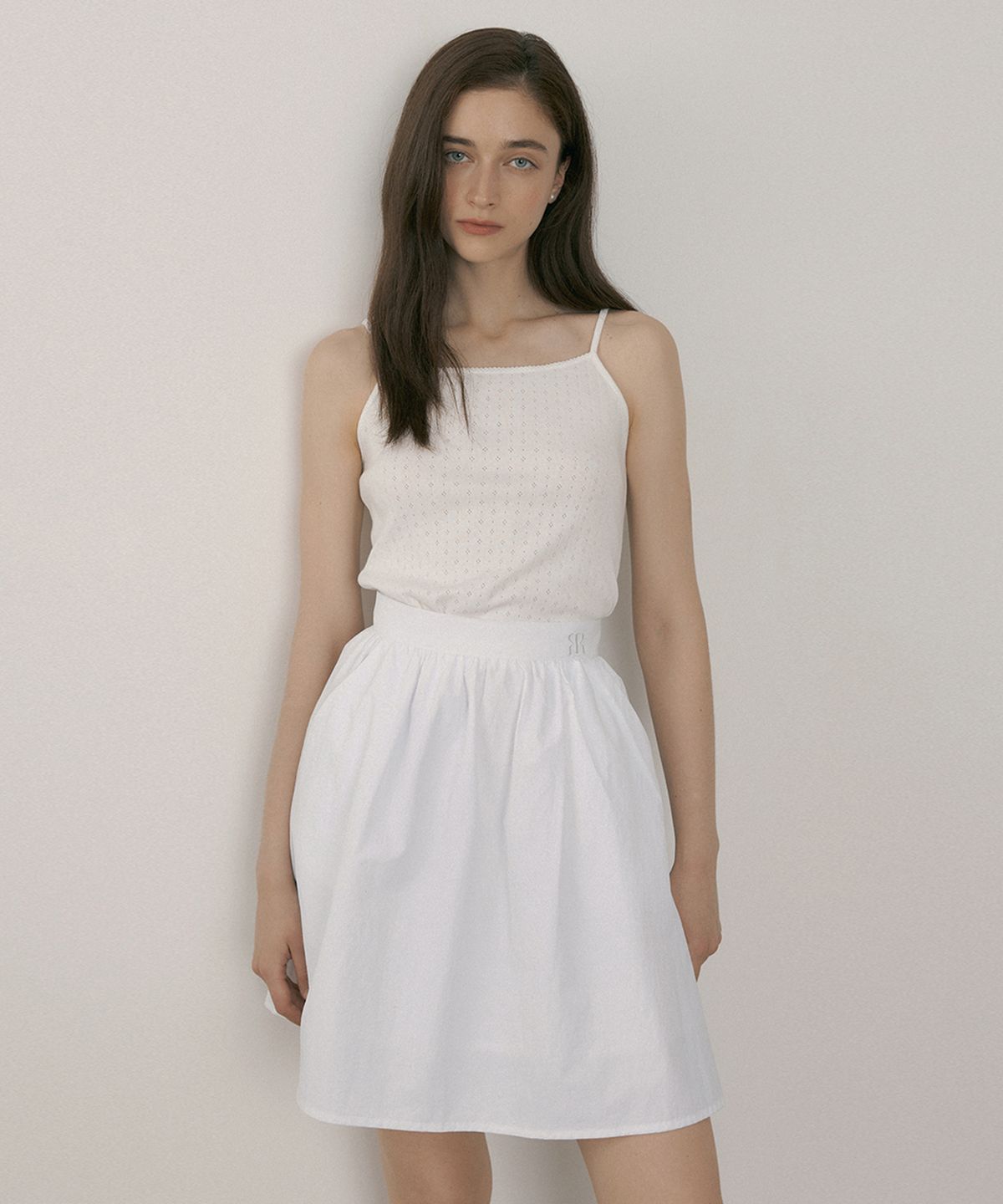 리올그(REORG) MOR EYELET LACE SLEEVELESS TOP WHITE