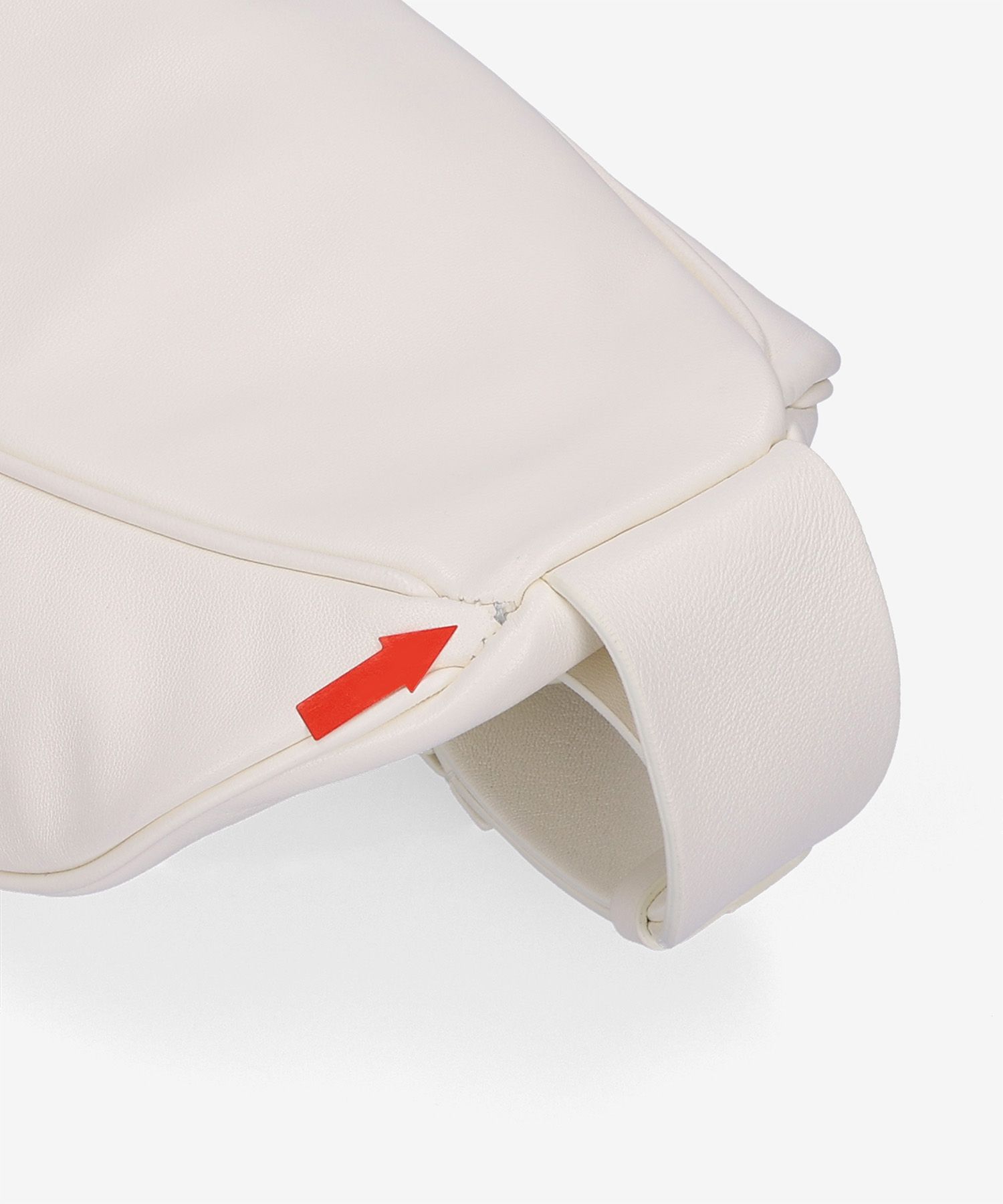 ★Jil Sander★ Moon Belt Bag White JSPU855521WUB01046N101 Jil Sander Moon Belt Bag | Neutrals | FARFETCH