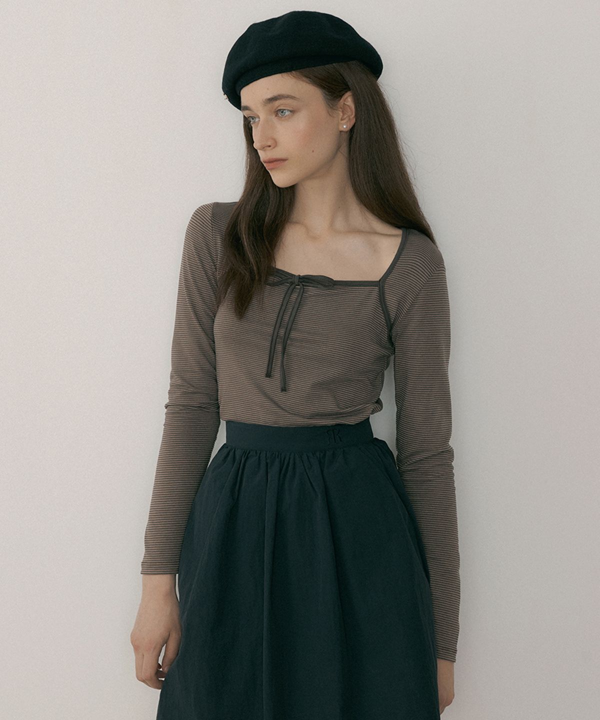 리올그(REORG) MOR STRIPE SQUARE NECK RIBBON T-SHIRTS BROWN