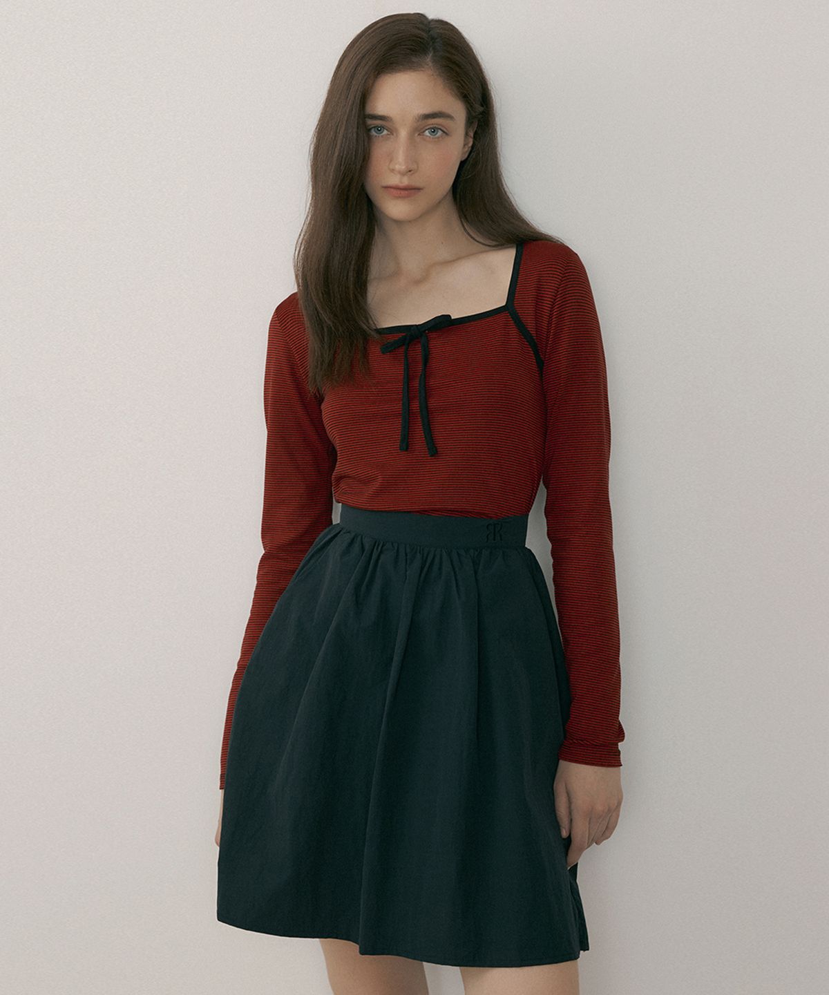 리올그(REORG) MOR STRIPE SQUARE NECK RIBBON T-SHIRTS RED