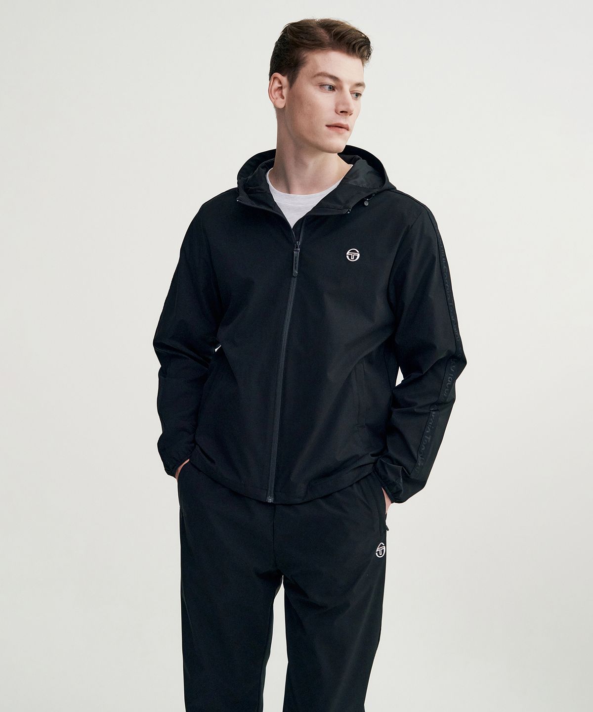세르지오 타키니(SERGIO TACCHINI) M 에센셜 웜업 후드 자켓 (Black)