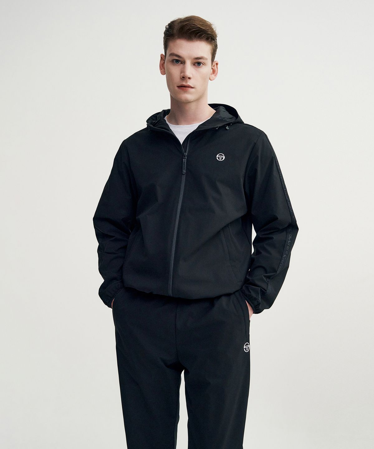 세르지오 타키니(SERGIO TACCHINI) M 에센셜 웜업 후드 자켓 (Black)