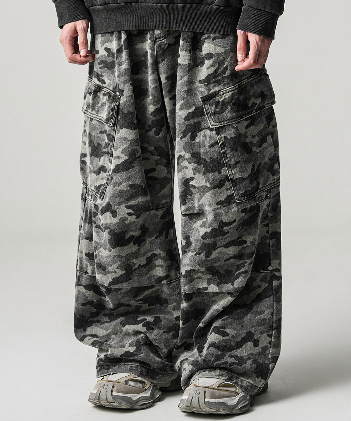 어반드레스(AVANDRESS) Side Big Cargo Pants LIGHT CAMO