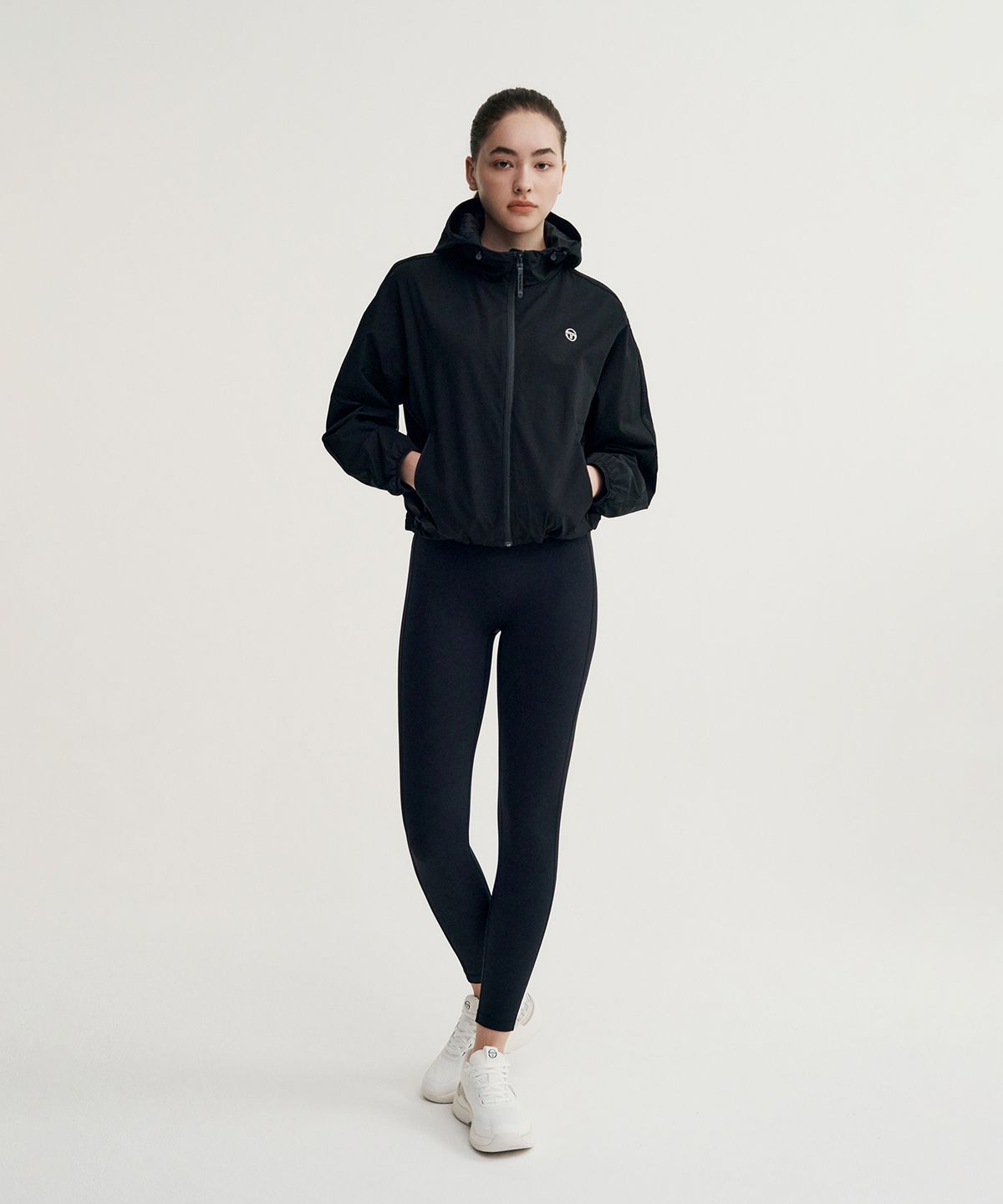 세르지오 타키니(SERGIO TACCHINI) W 에센셜 후드 크롭 자켓 (Black)