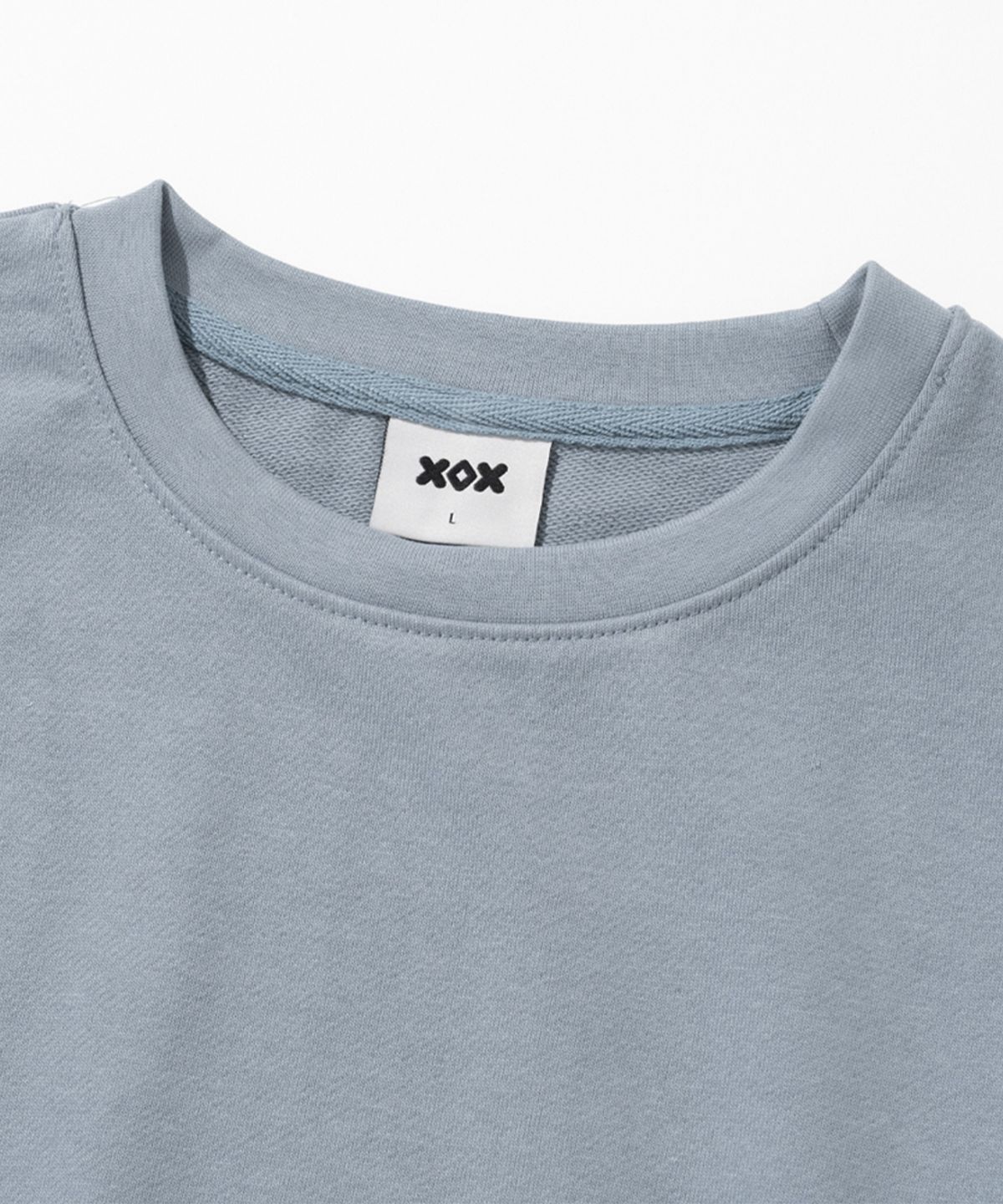 엑스오엑스(XOX) 세미 오버핏 스웻 셔츠 [ASH BLUE]