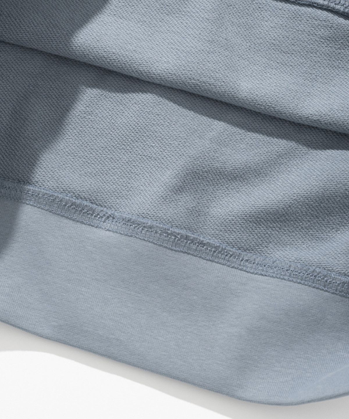 엑스오엑스(XOX) 세미 오버핏 스웻 셔츠 [ASH BLUE]