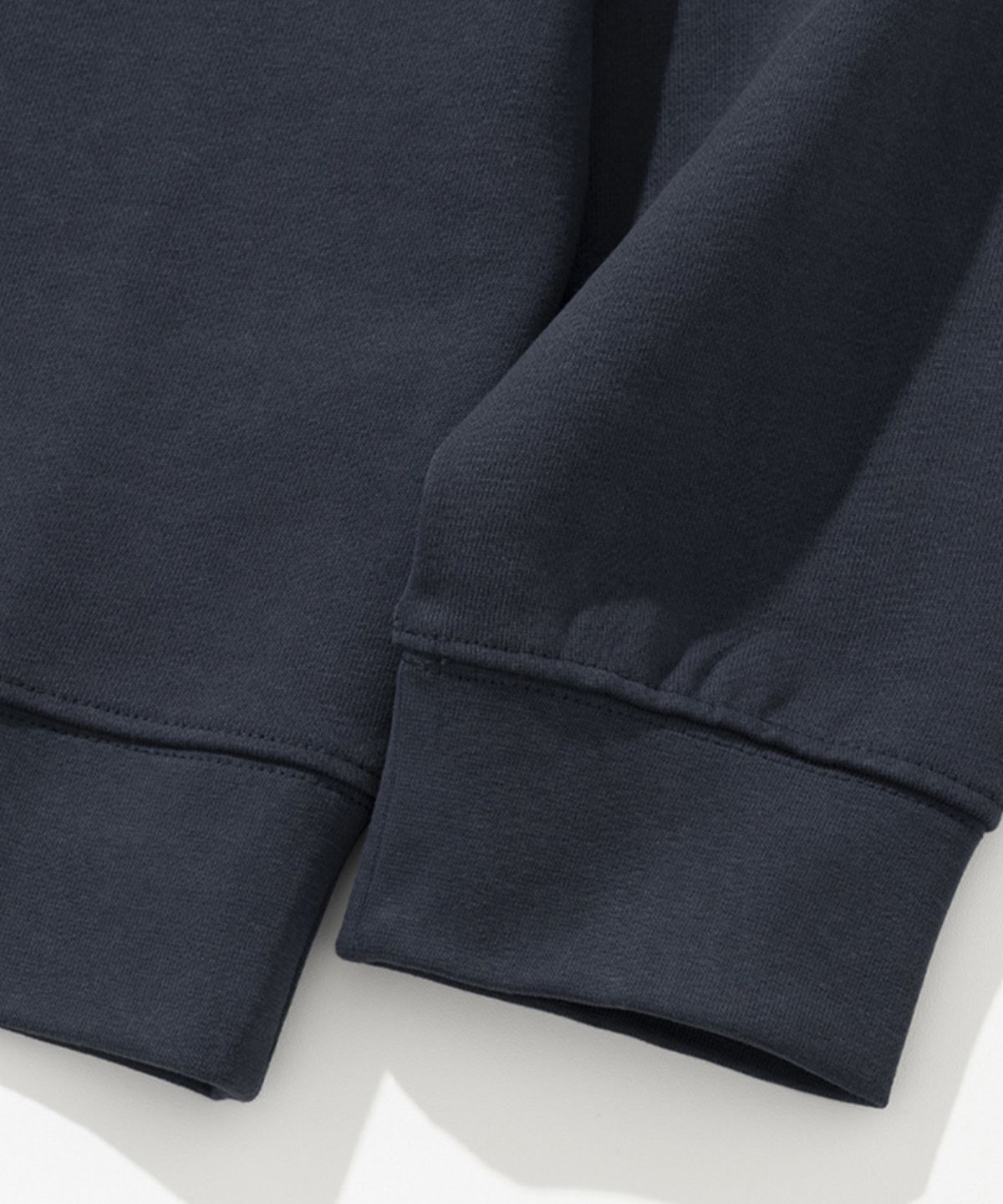 엑스오엑스(XOX) 세미 오버핏 스웻 셔츠 [NAVY BLUE]