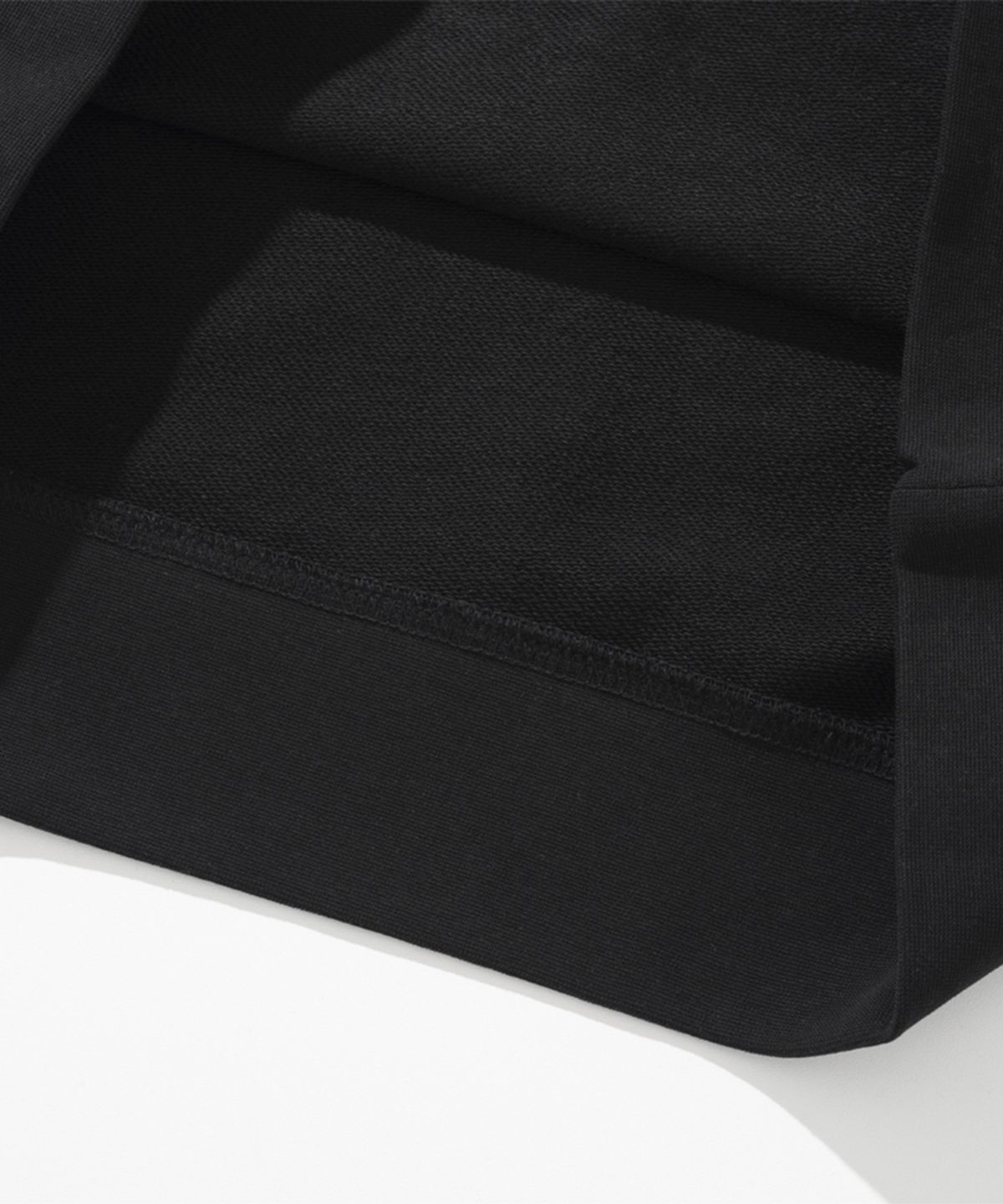 엑스오엑스(XOX) 세미 오버핏 스웻 셔츠 [BLACK]