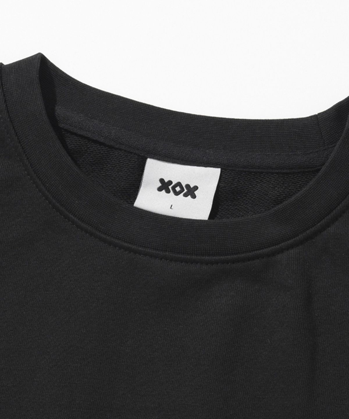 엑스오엑스(XOX) 세미 오버핏 스웻 셔츠 [BLACK]