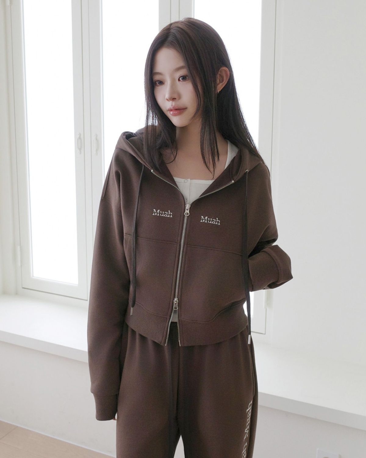 무아무아(MUAHMUAH) 로고스티치 레귤러핏 후드집업 [9color]