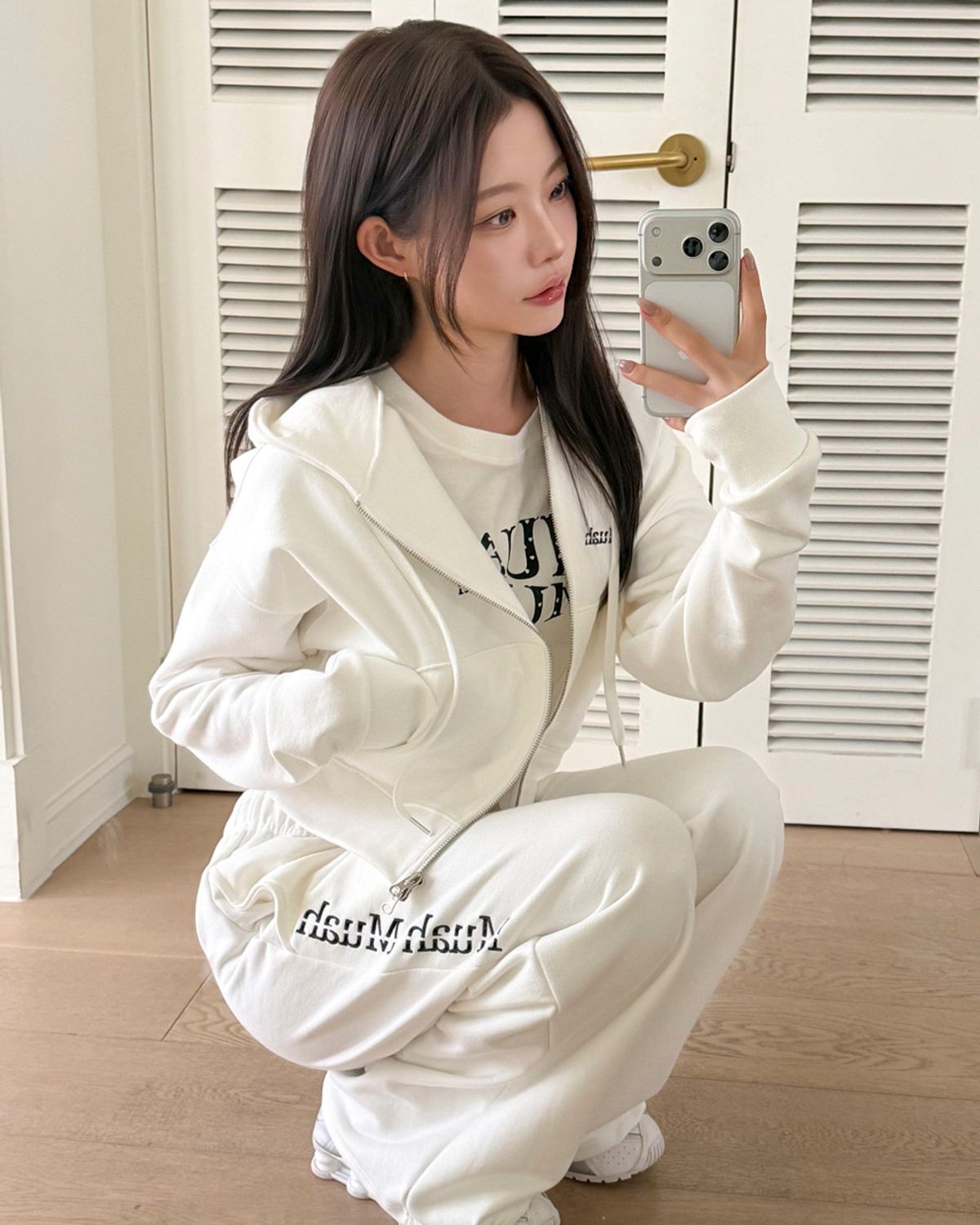 무아무아(MUAHMUAH) 로고스티치 레귤러핏 후드집업 [9color]