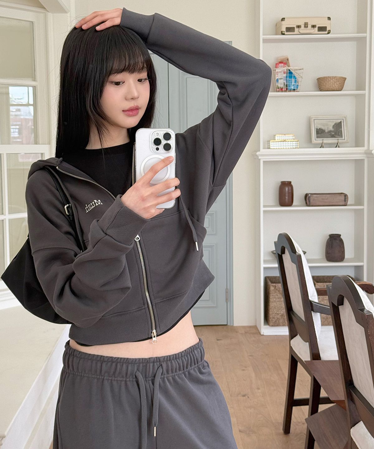무아무아(MUAHMUAH) 로고스티치 레귤러핏 후드집업 [9color]