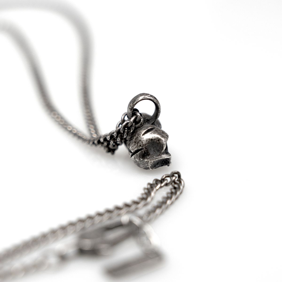 어 그라운드 링(AGROUNDRING) Siam Skull Necklace