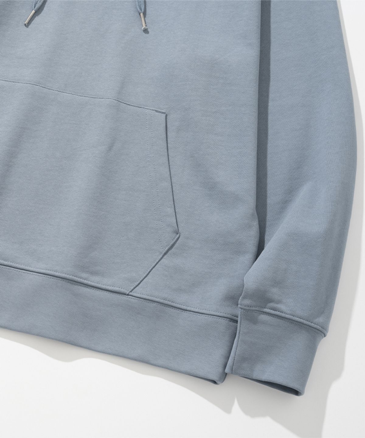 엑스오엑스(XOX) 세미 오버핏 후드 스웻 셔츠 [ASH BLUE]