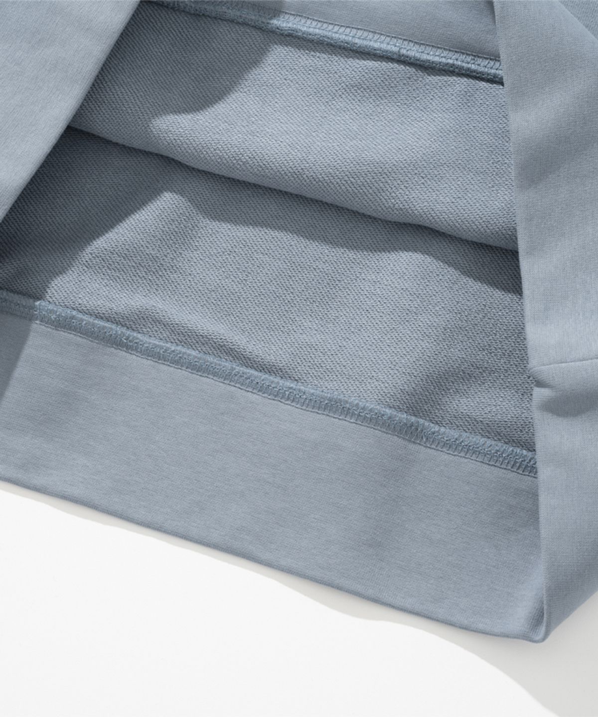 엑스오엑스(XOX) 세미 오버핏 후드 스웻 셔츠 [ASH BLUE]
