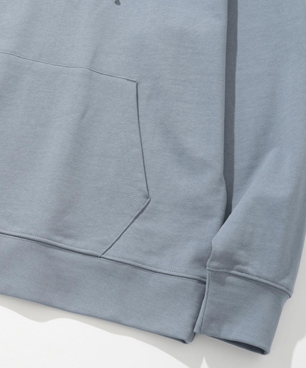 엑스오엑스(XOX) 세미 오버핏 후드 스웻 셔츠 [ASH BLUE]