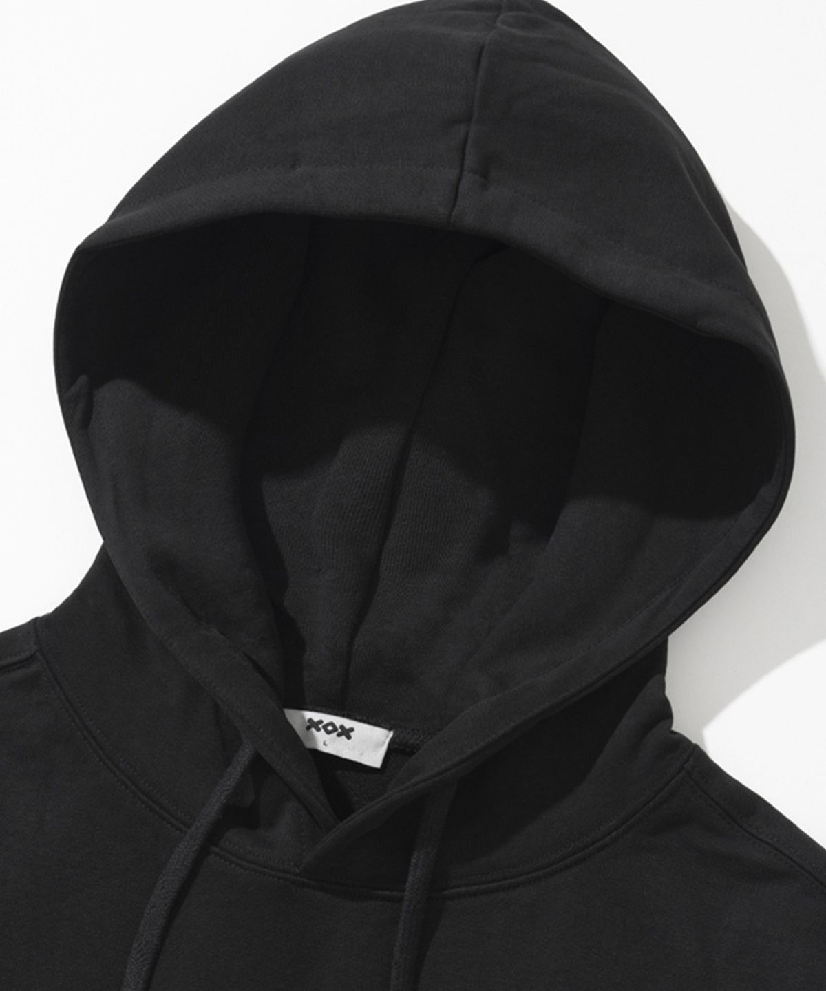 엑스오엑스(XOX) 세미 오버핏 후드 스웻 셔츠 [BLACK]