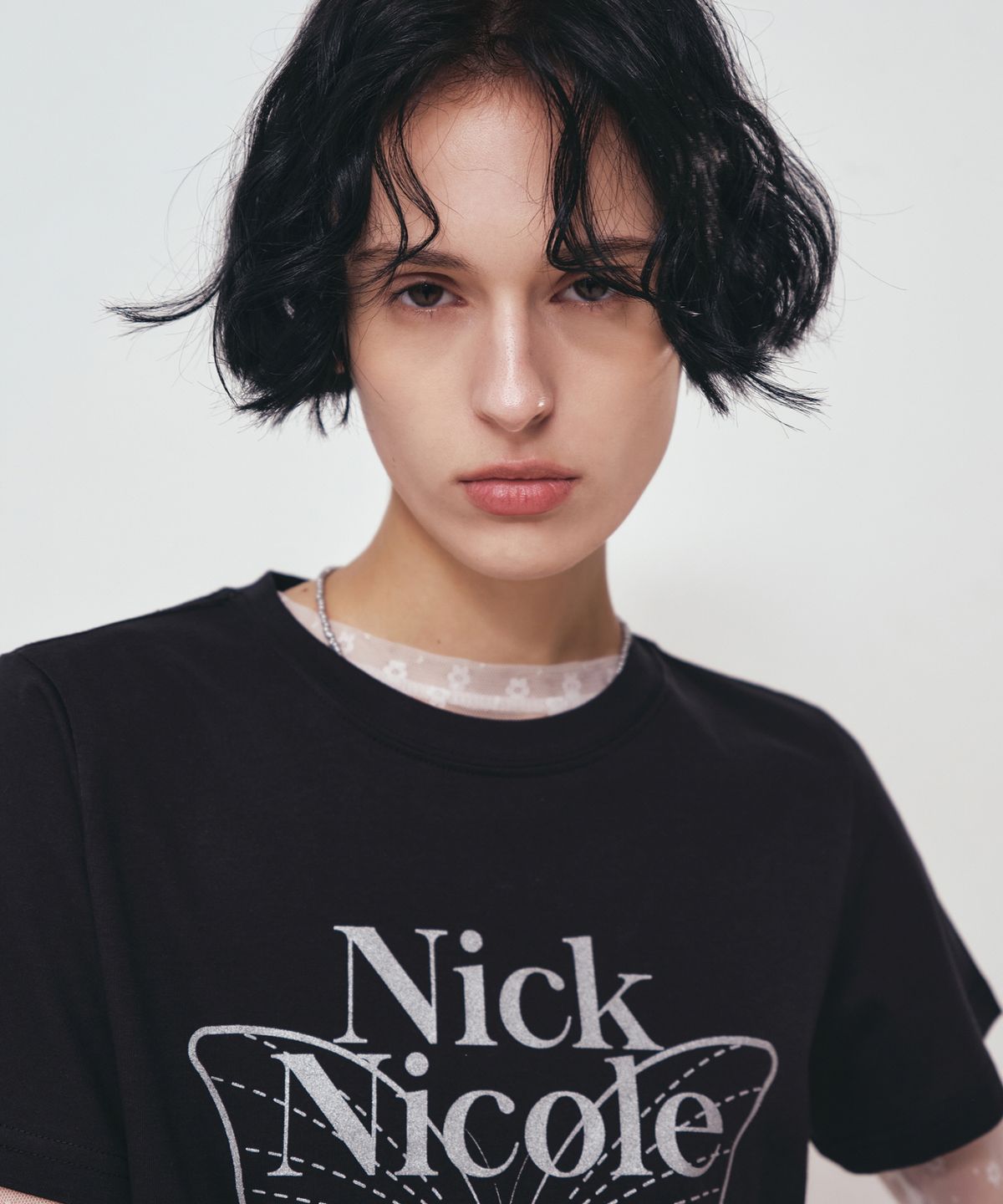닉앤니콜(NICK&NICOLE) BUTTERFLY NICOLE LABEL SLIM TOP_BLACK SILVER