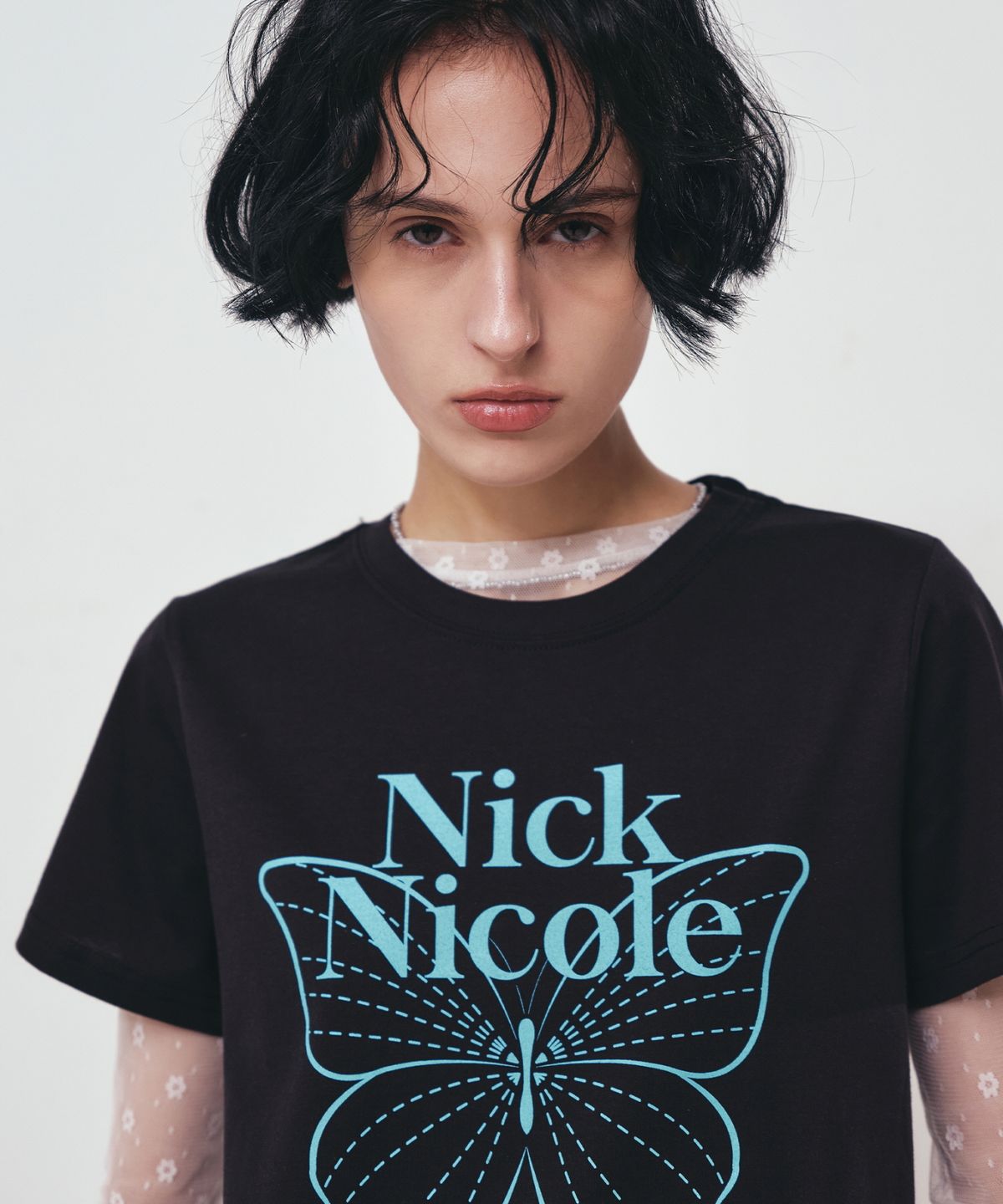 닉앤니콜(NICK&NICOLE) BUTTERFLY NICOLE LABEL SLIM TOP_BLACK SKYBLUE