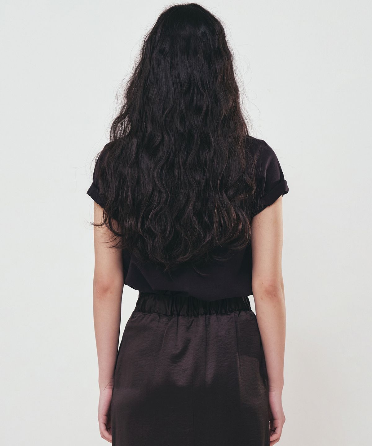 닉앤니콜(NICK&NICOLE) BUTTERFLY NICOLE LABEL SLIM TOP_BLACK WHITE