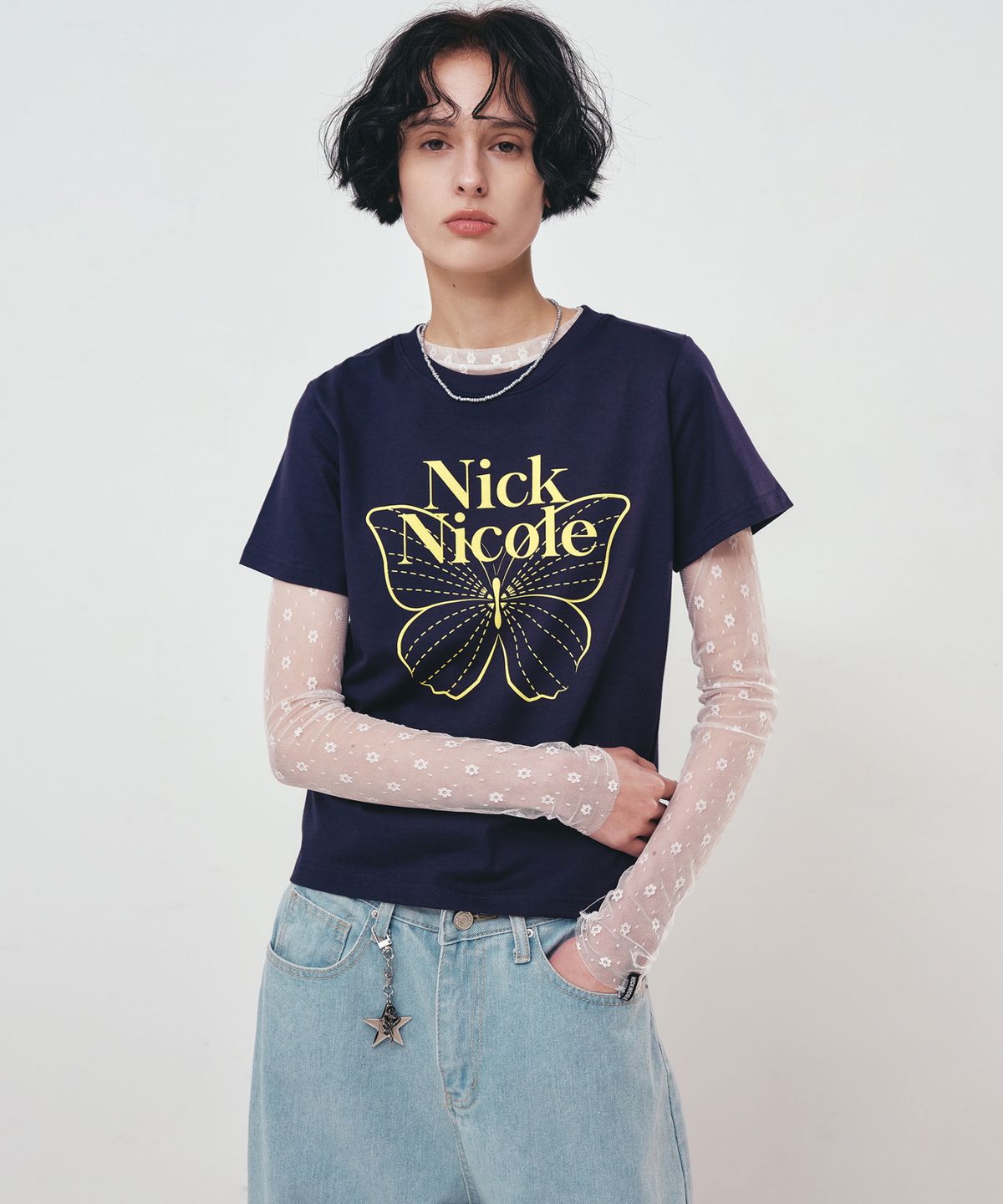 닉앤니콜(NICK&NICOLE) BUTTERFLY NICOLE LABEL SLIM TOP_NAVY YELLOW