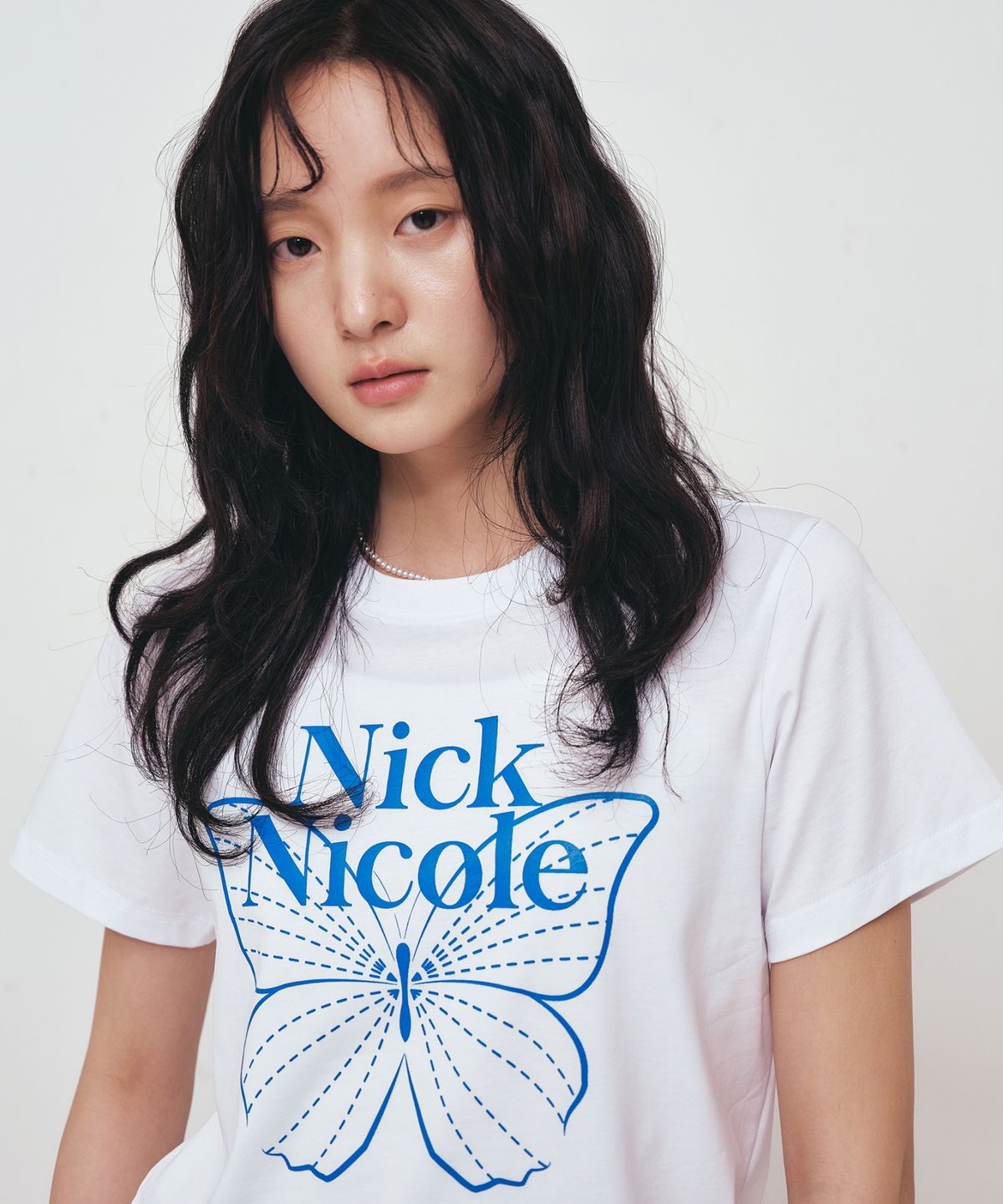 닉앤니콜(NICK&NICOLE) BUTTERFLY NICOLE LABEL SLIM TOP_WHITE BLUE