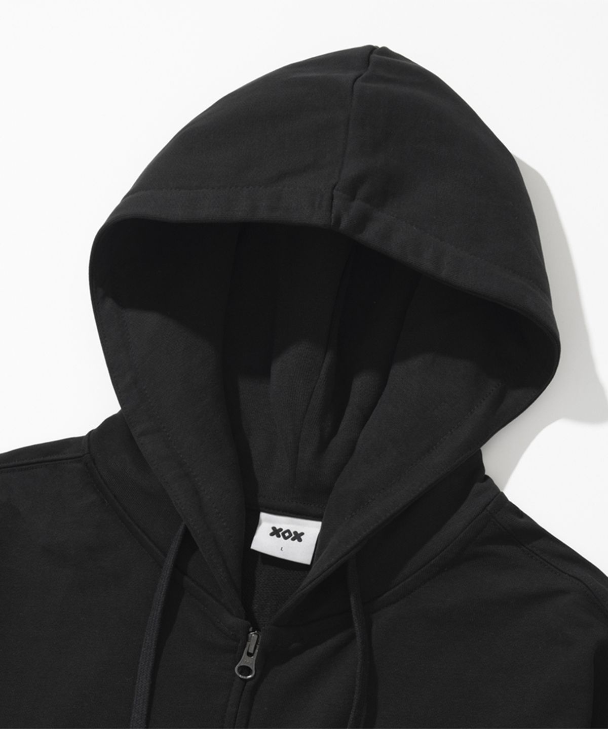 엑스오엑스(XOX) 2WAY 세미 오버핏 스웻 후드 집업 [BLACK]