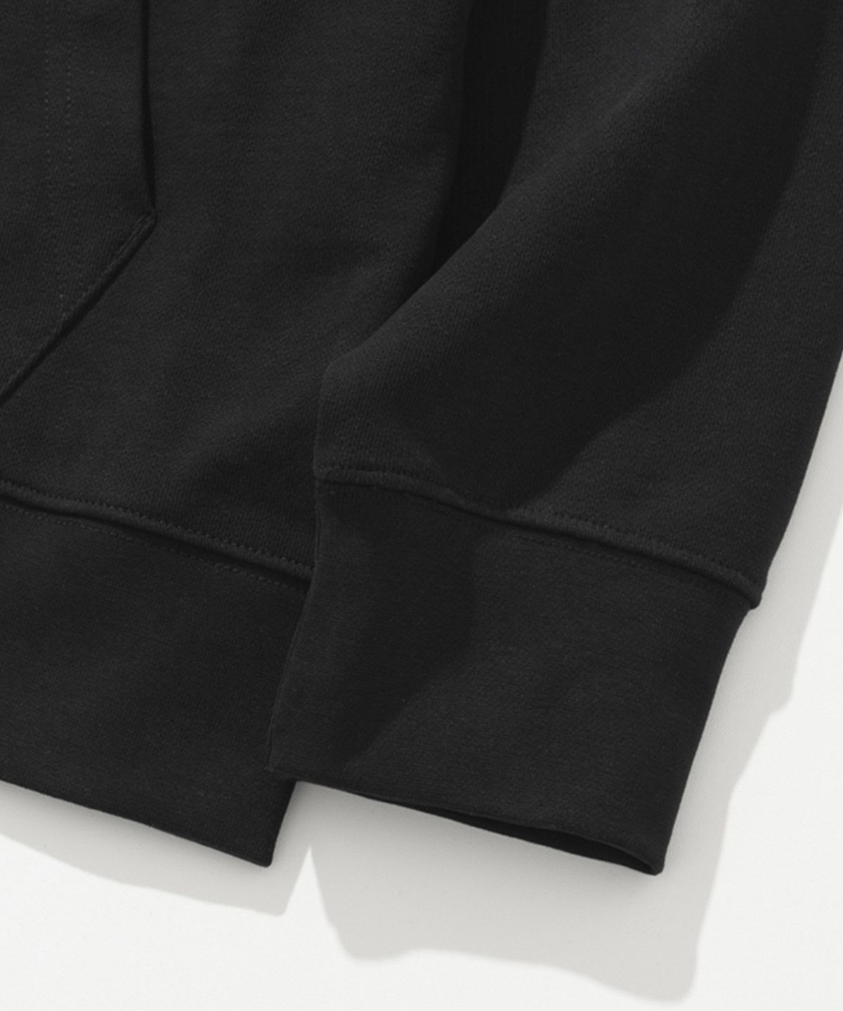 엑스오엑스(XOX) 2WAY 세미 오버핏 스웻 후드 집업 [BLACK]