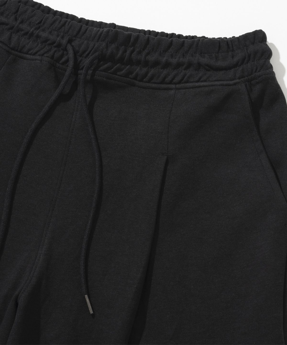 엑스오엑스(XOX) 원턱 와이드 스웻 쇼츠 [BLACK]