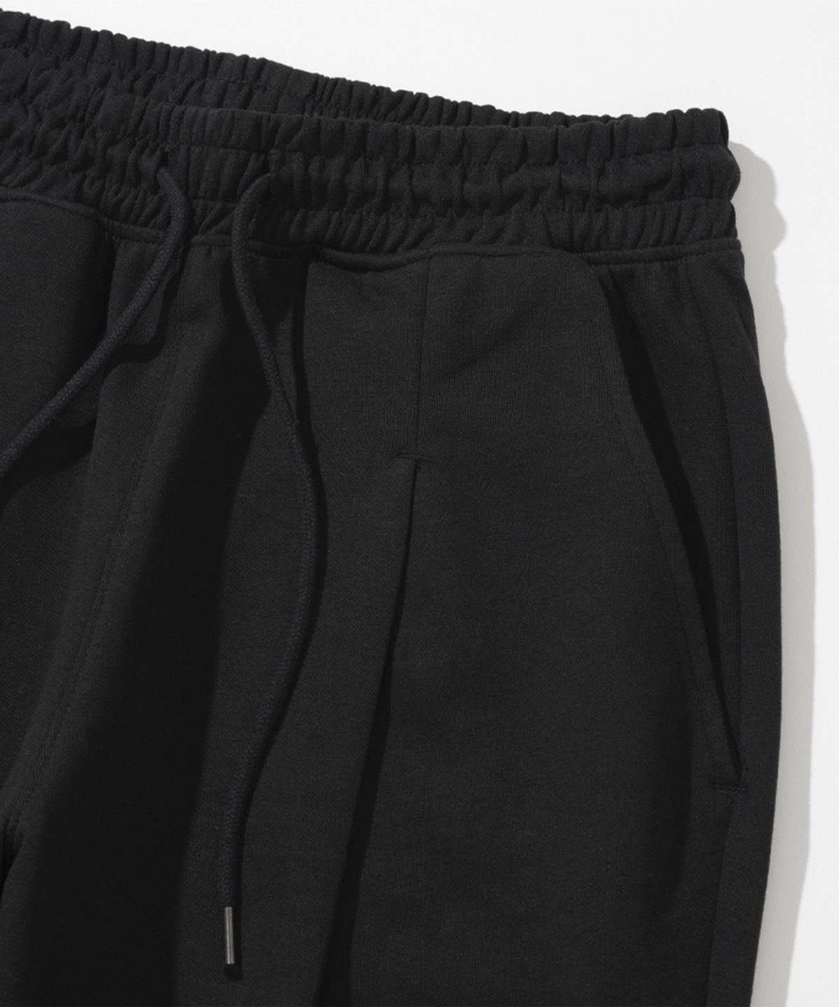 엑스오엑스(XOX) 원턱 와이드 스웻 팬츠 [BLACK]