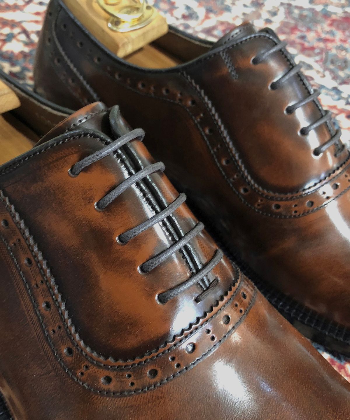 조앤슈(JOENSHOE) 윌콧 콤비 윙팁 브로깅 옥스퍼드 브라운 아도방