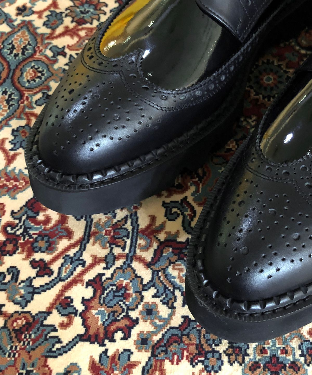 조앤슈(JOENSHOE) 휴만 슬림 윙팁 워커 블랙