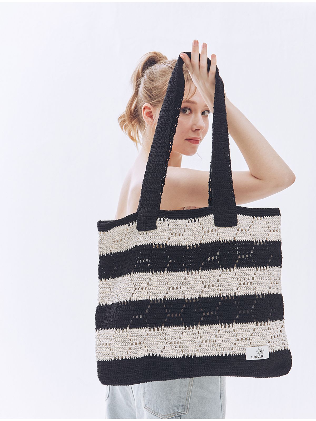 에뗄린(ETELIN) Sunny Knit Shoulder Bag - Black/Silver Stripe