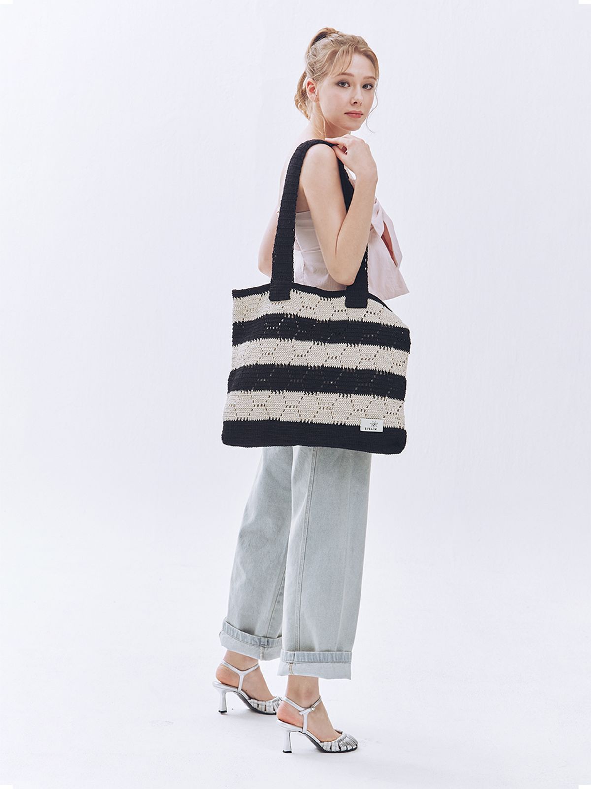 에뗄린(ETELIN) Sunny Knit Shoulder Bag - Black/Silver Stripe