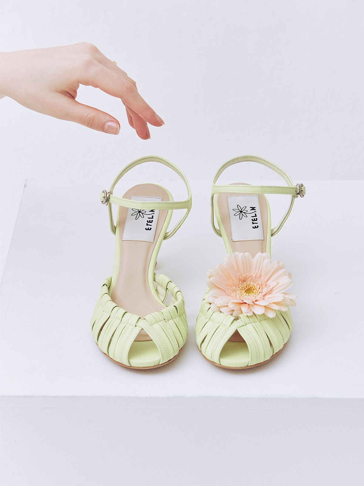 에뗄린(ETELIN) Sunny Multi Strap Sandals - Lime Mint