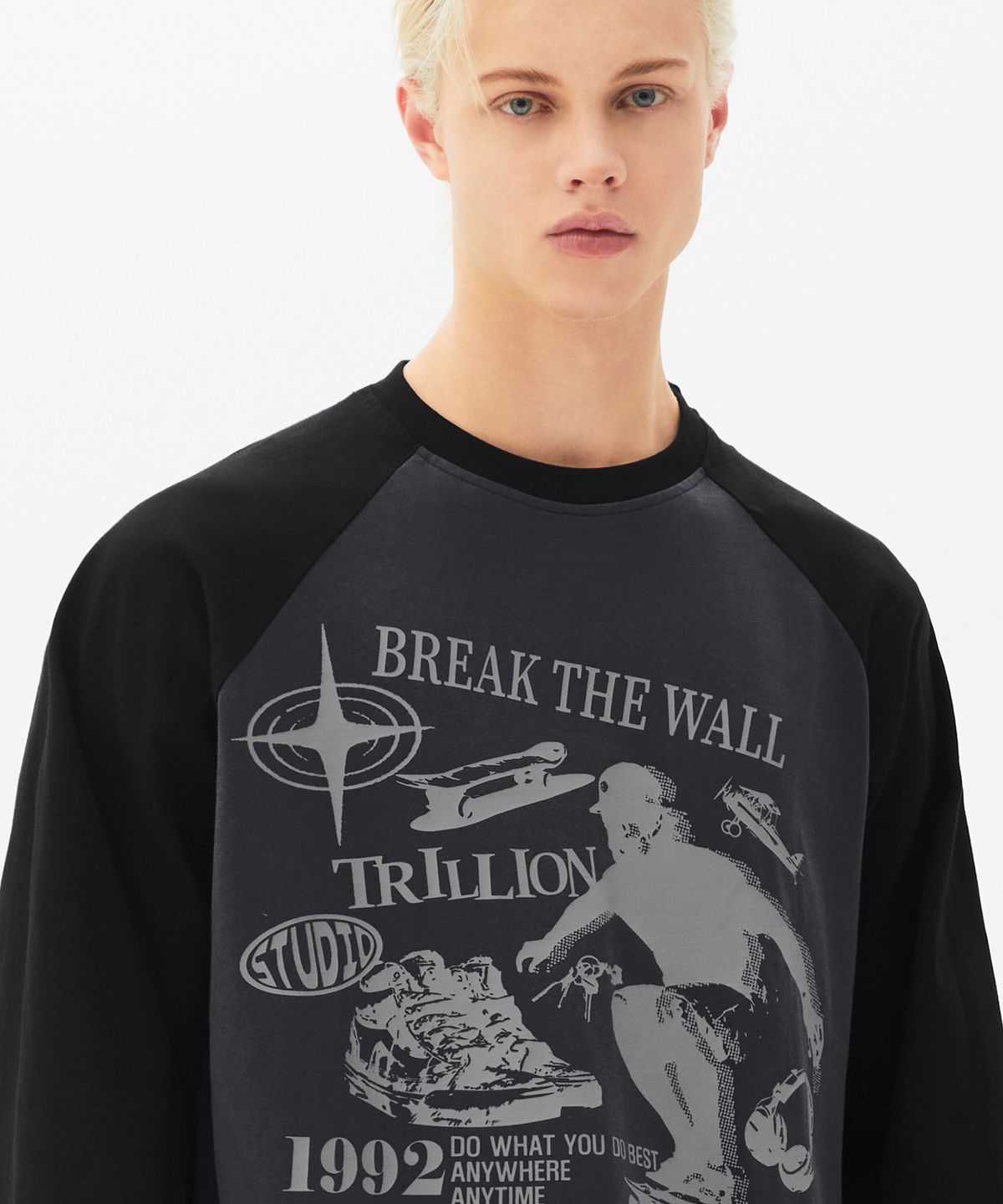 트릴리온(TRILLION) 스케이트보드 피그먼트 그래픽 레글런 롱 슬리브 (CHARCOAL)