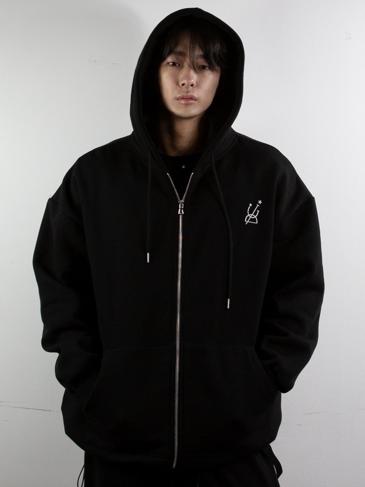 디그노루시르(DIGNOLUCIR) 레터링 오버핏 기모 후드집업 (black)