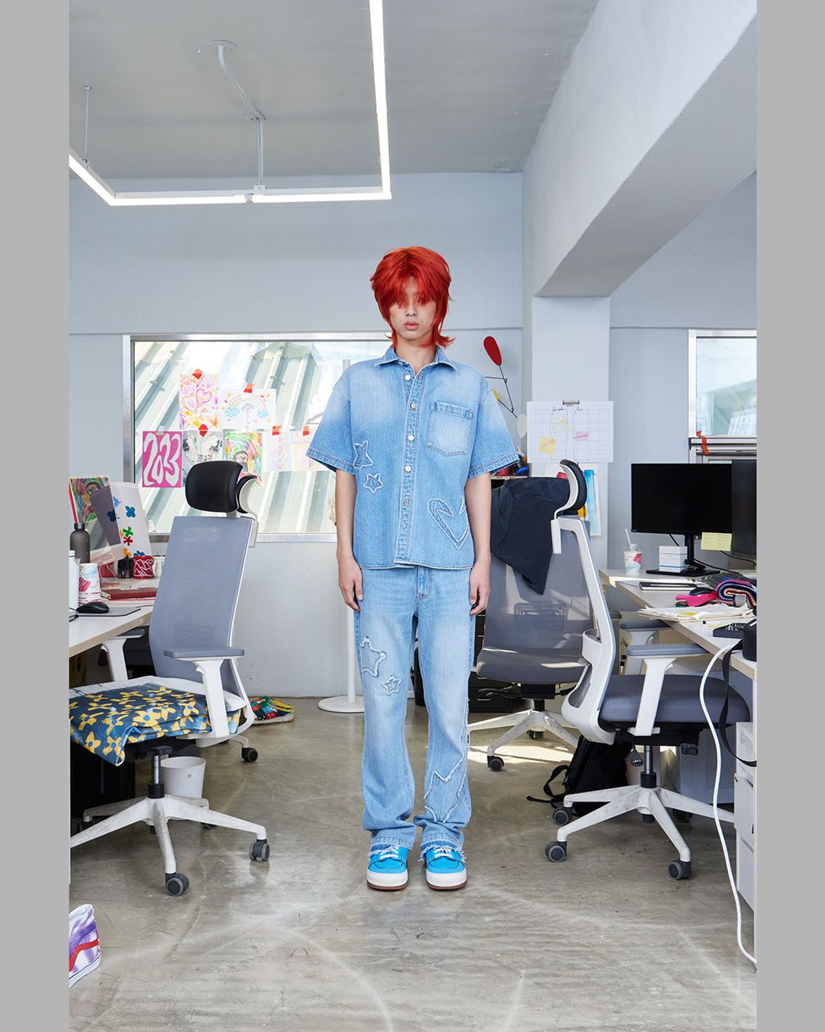 더뮤지엄비지터(THEMUSEUMVISITOR) STAR DAMAGED DENIM HALF SHIRTS (BLUE)