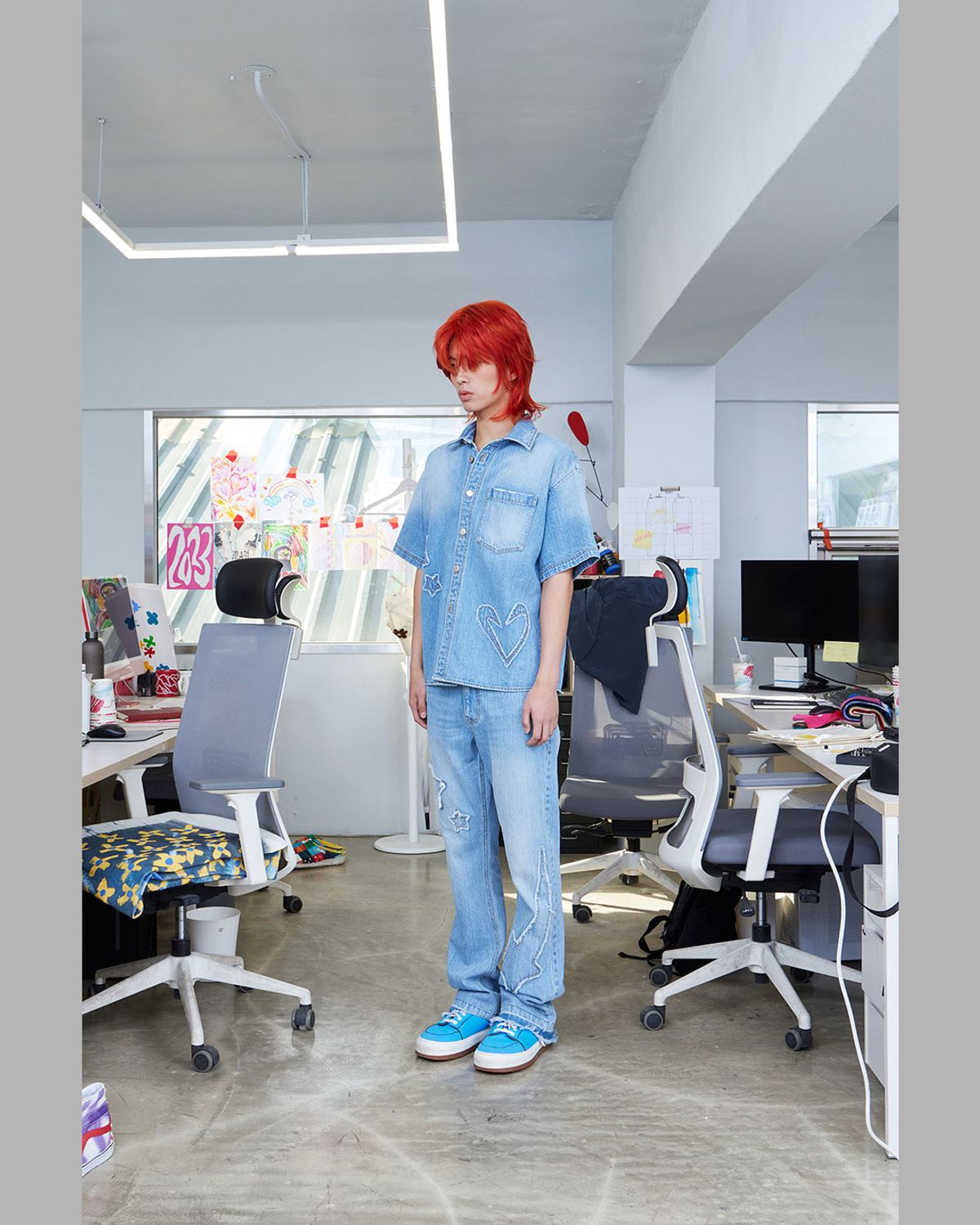 더뮤지엄비지터(THEMUSEUMVISITOR) STAR DAMAGED DENIM HALF SHIRTS (BLUE)