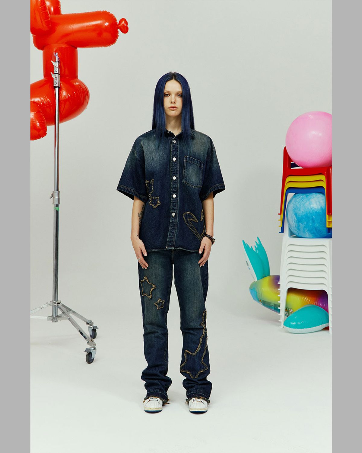 더뮤지엄비지터(THEMUSEUMVISITOR) STAR DAMAGED DENIM HALF SHIRTS (YELLOW BLUE)