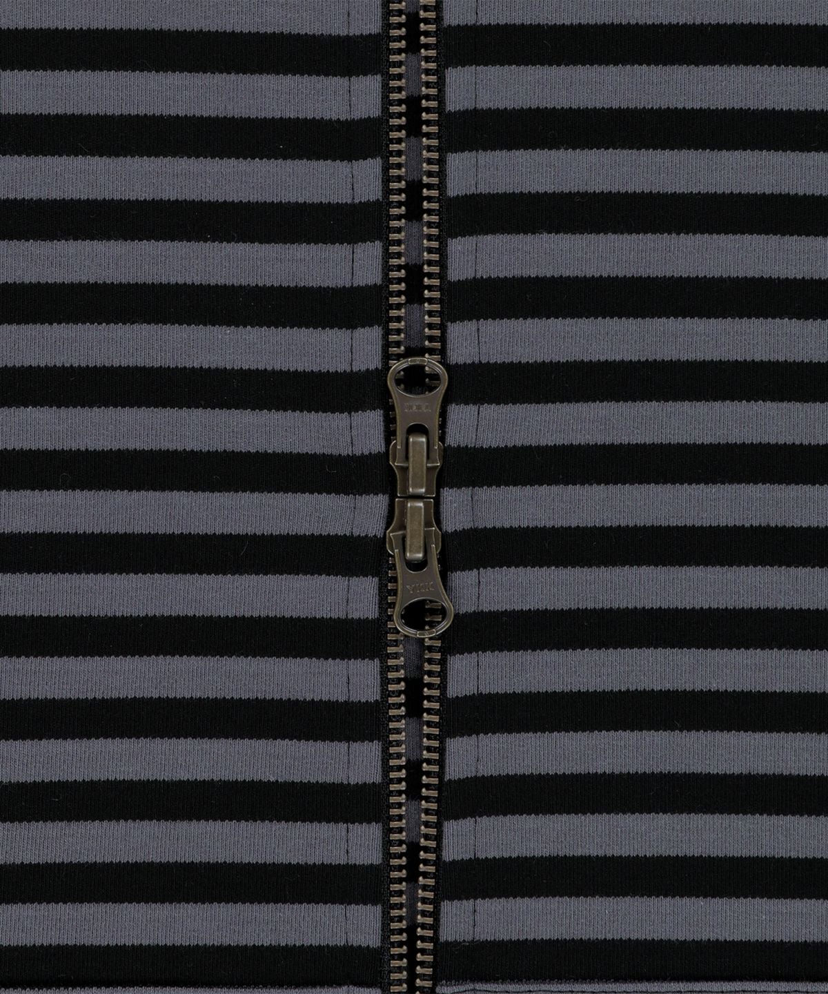 더콜디스트모먼트(THE COLDEST MOMENT) TCM stripe hooded zip-up (charcoal/black)
