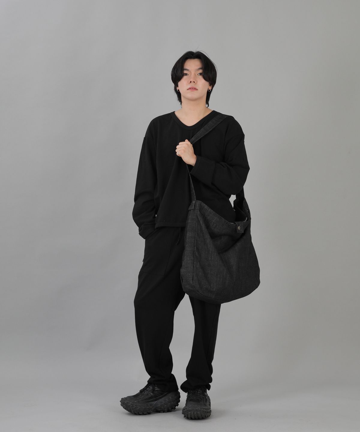 세인트크루(SAINTCREW) 메가빅 메일 크로스백 MMC-113 데님블랙 BKS