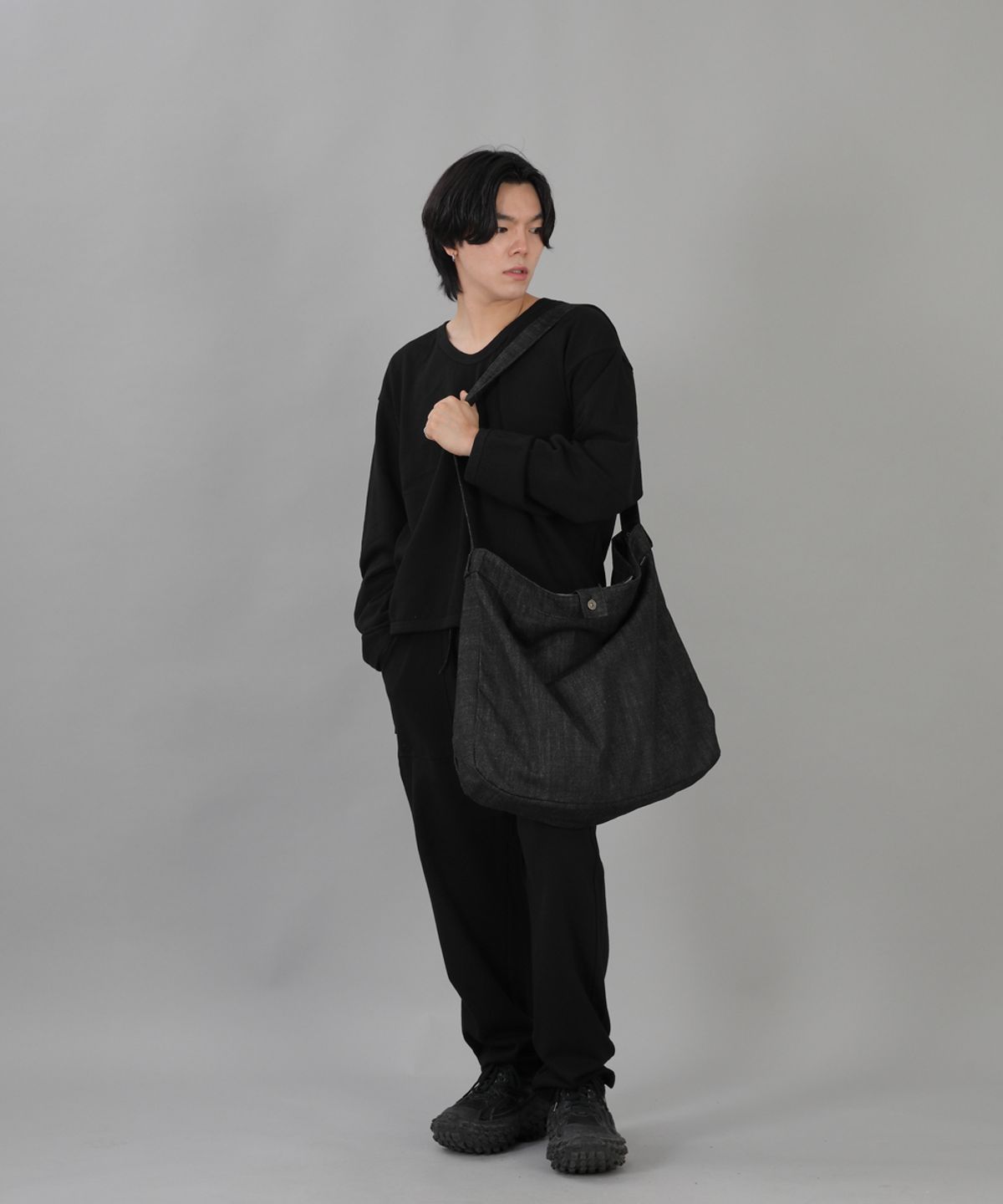 세인트크루(SAINTCREW) 메가빅 메일 크로스백 MMC-113 데님블랙 BKS