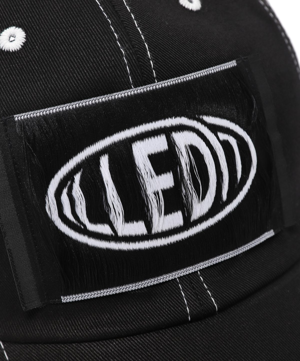 일레딧(ILLEDIT) BIG LOGO LABEL STITCH BALL CAP